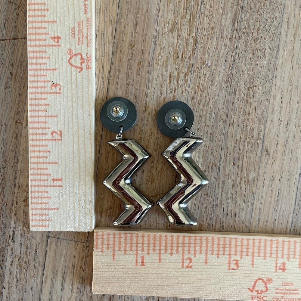 Vintage Zig Zag Silver Tone Geometric Earrings Lightning Bolts Statement Jewelry - Picture 5 of 5